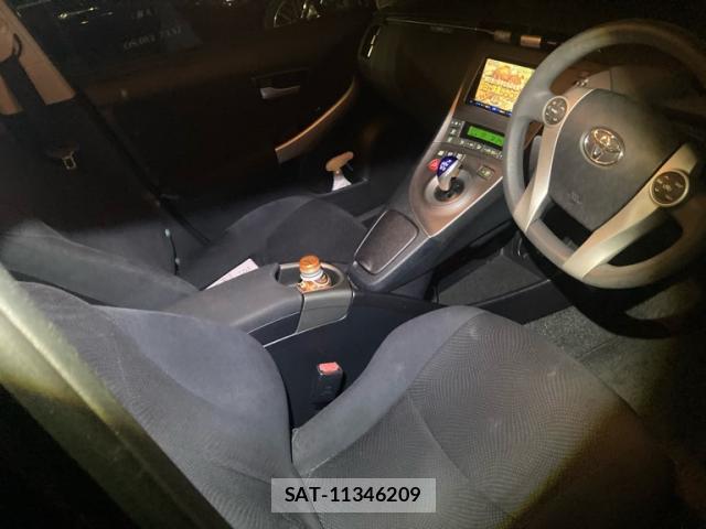 Toyota PRIUS 2014-02 8816411-10