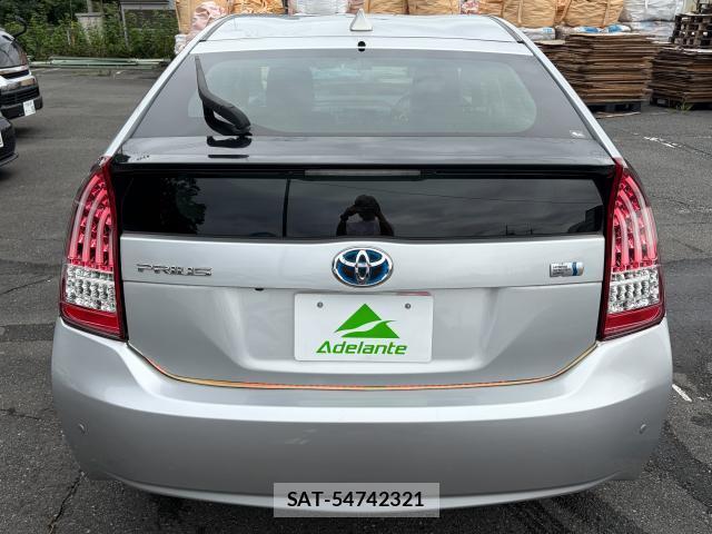 Toyota PRIUS 2015-06 8816504-1
