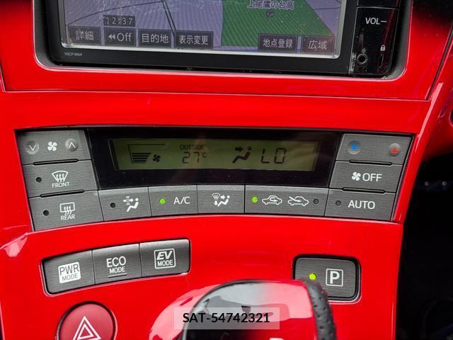 Toyota PRIUS 2015-06 8816504-13