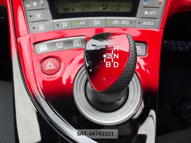 Toyota PRIUS 2015-06 8816504-14