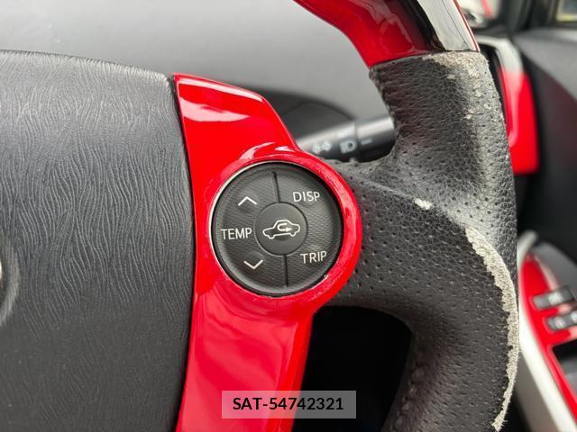 Toyota PRIUS 2015-06 8816504-16