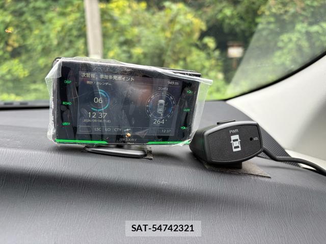 Toyota PRIUS 2015-06 8816504-19