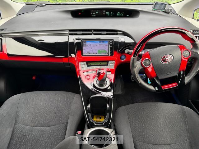 Toyota PRIUS 2015-06 8816504-2