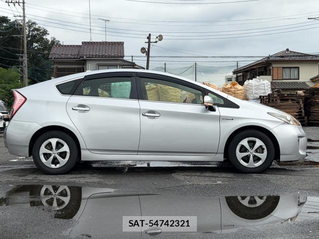 Toyota PRIUS 2015-06 8816504-3