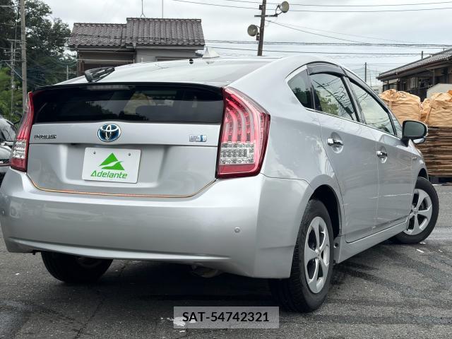 Toyota PRIUS 2015-06 8816504-4