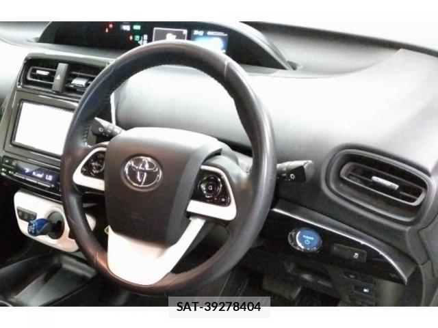 Toyota PRIUS 2017-10 8816617-2