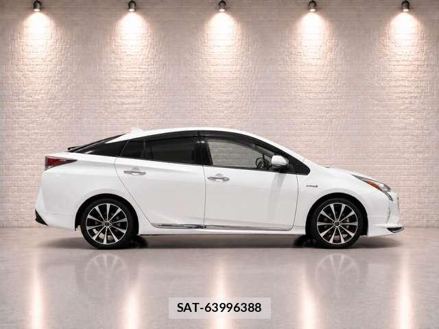 Toyota PRIUS 2017-09 8817001-1