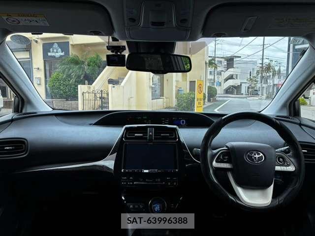 Toyota PRIUS 2017-09 8817001-4