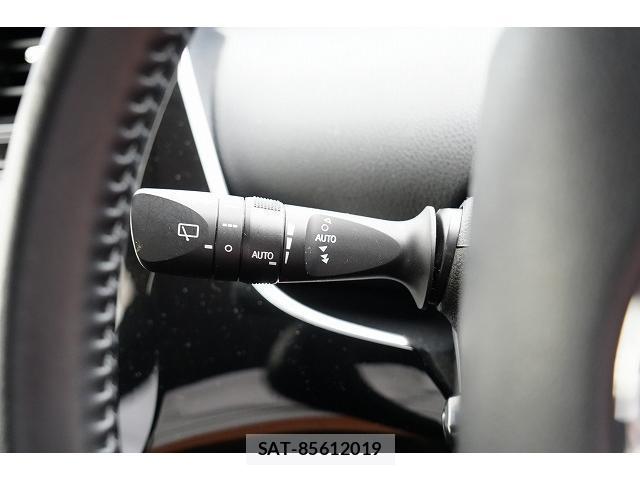 Toyota PRIUS 2018-01 8817294-15