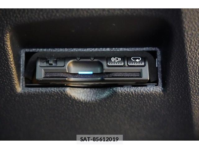 Toyota PRIUS 2018-01 8817294-18