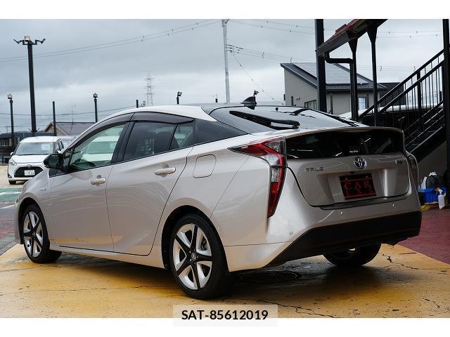 Toyota PRIUS 2018-01 8817294-2