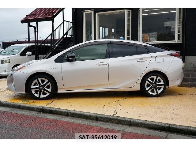 Toyota PRIUS 2018-01 8817294-3