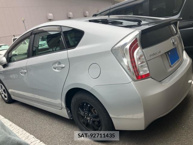 Toyota PRIUS 2014-03 8817477-13