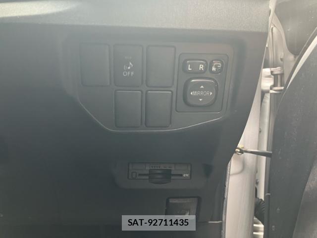 Toyota PRIUS 2014-03 8817477-15
