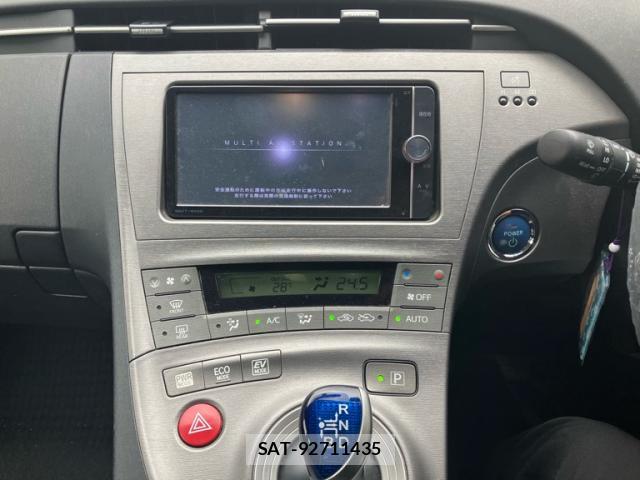 Toyota PRIUS 2014-03 8817477-16