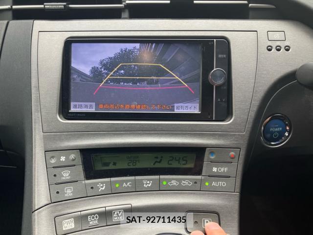 Toyota PRIUS 2014-03 8817477-18