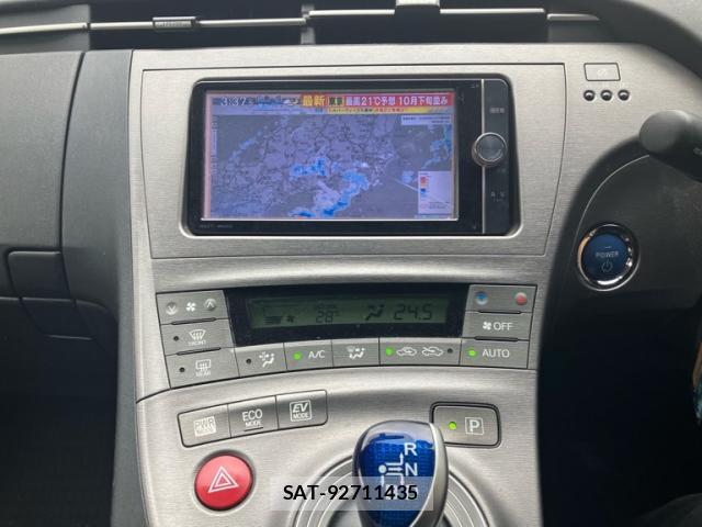 Toyota PRIUS 2014-03 8817477-19