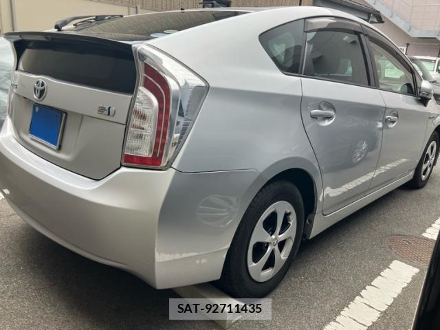 Toyota PRIUS 2014-03 8817477-2