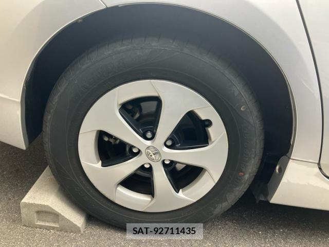 Toyota PRIUS 2014-03 8817477-4