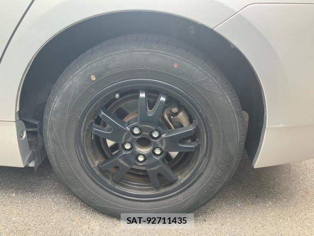 Toyota PRIUS 2014-03 8817477-6