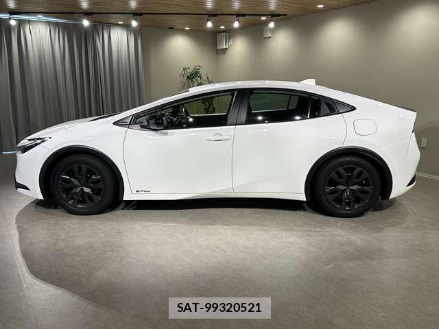 Toyota PRIUS 2023-09 8817539-10