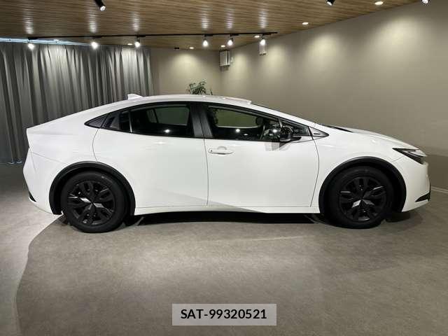 Toyota PRIUS 2023-09 8817539-3
