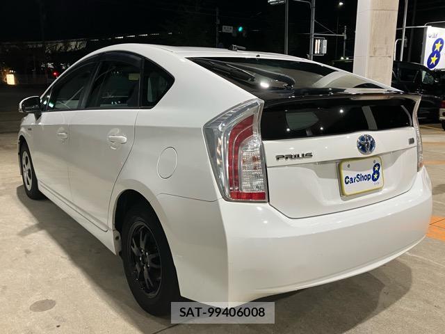 Toyota PRIUS 2014-07 8817540-1