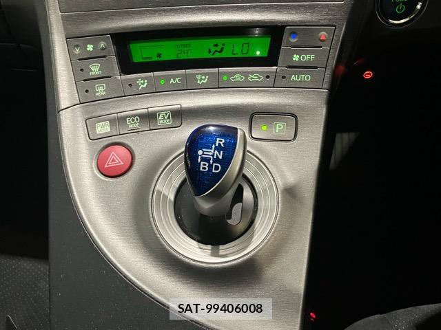Toyota PRIUS 2014-07 8817540-12