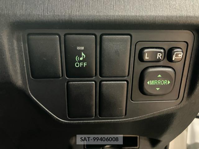 Toyota PRIUS 2014-07 8817540-13