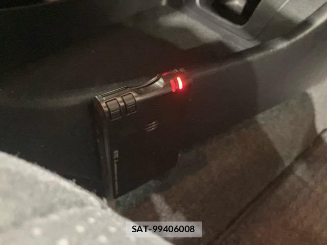 Toyota PRIUS 2014-07 8817540-15