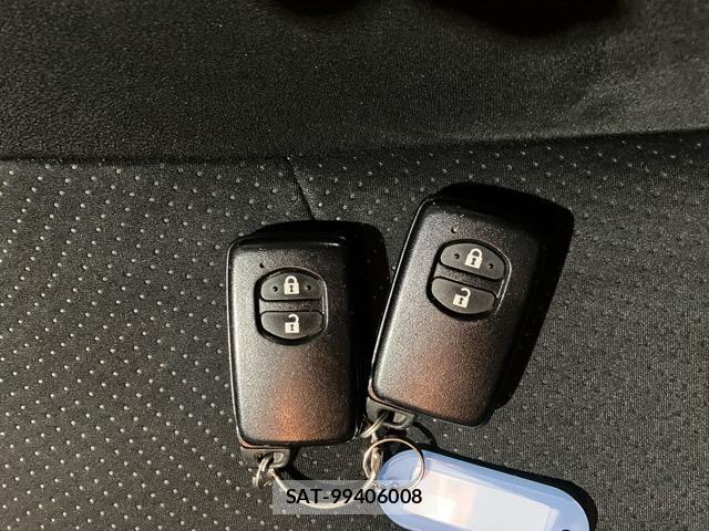 Toyota PRIUS 2014-07 8817540-16