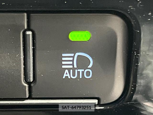 Toyota PRIUS 2020-08 8817561-6