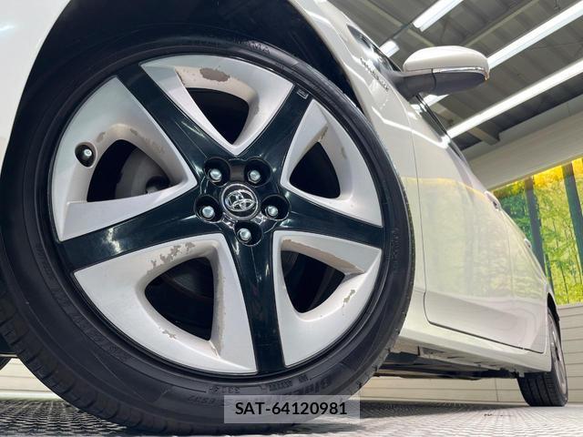 Toyota PRIUS 2016-07 8817562-12