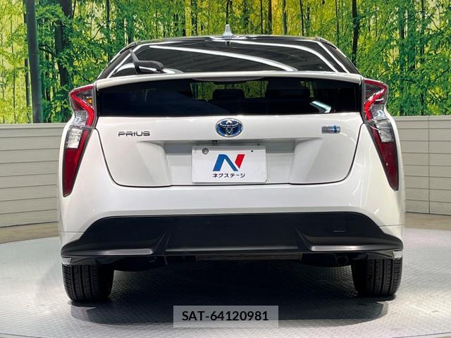 Toyota PRIUS 2016-07 8817562-14