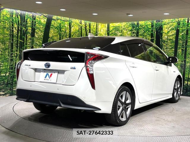 Toyota PRIUS 2016-05 8817677-17