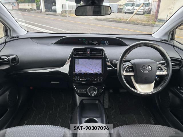 Toyota PRIUS 2017-10 8817891-1