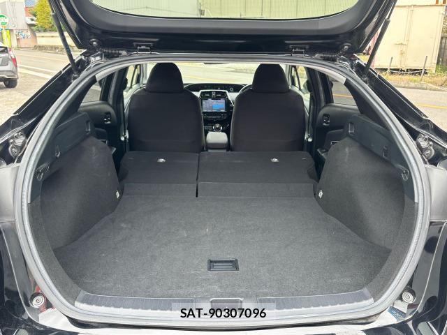 Toyota PRIUS 2017-10 8817891-10