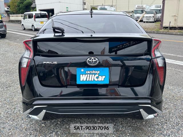 Toyota PRIUS 2017-10 8817891-12