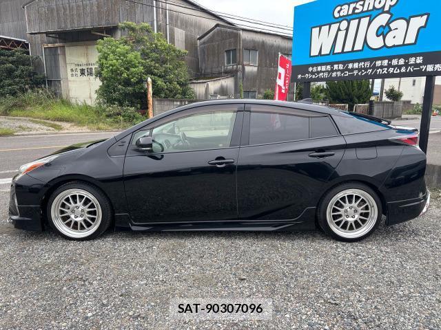 Toyota PRIUS 2017-10 8817891-14
