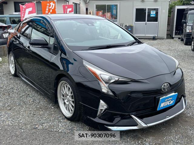 Toyota PRIUS 2017-10 8817891-16