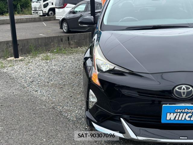 Toyota PRIUS 2017-10 8817891-17