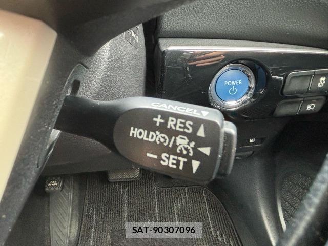 Toyota PRIUS 2017-10 8817891-7