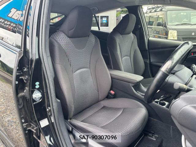 Toyota PRIUS 2017-10 8817891-8