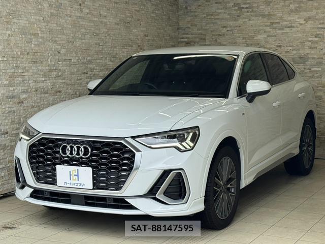 Audi Q3 2021-10 8817030-1
