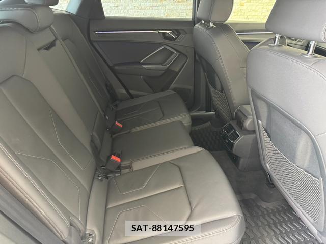 Audi Q3 2021-10 8817030-11