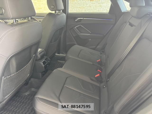 Audi Q3 2021-10 8817030-12
