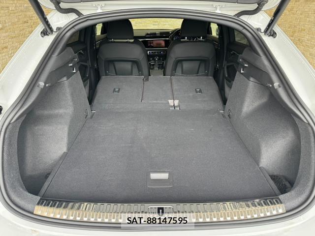 Audi Q3 2021-10 8817030-14