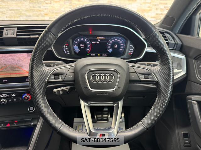 Audi Q3 2021-10 8817030-18