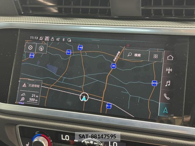 Audi Q3 2021-10 8817030-19