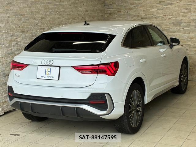 Audi Q3 2021-10 8817030-4